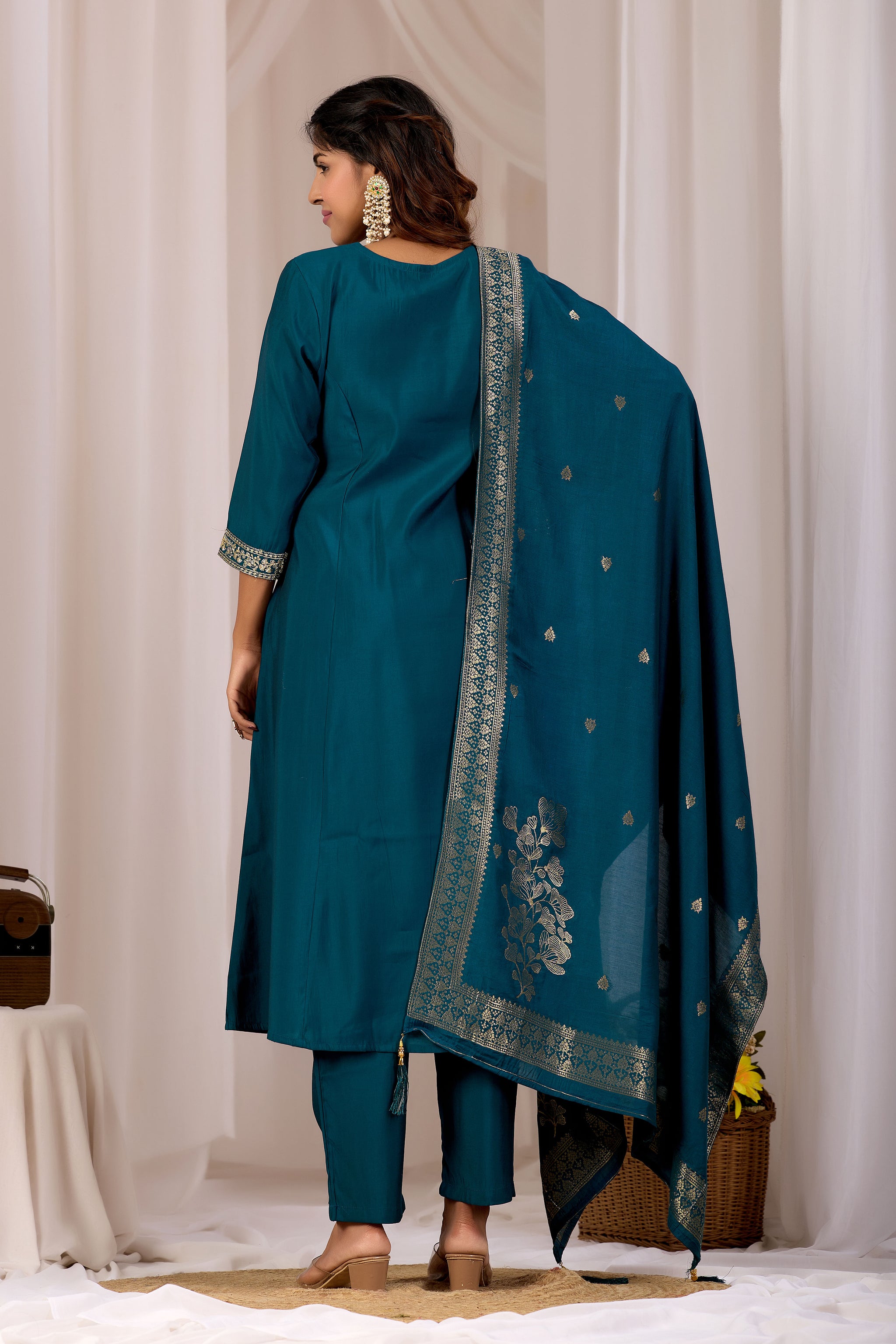 Women Teal Embroidered Kurta Set With Dupatta