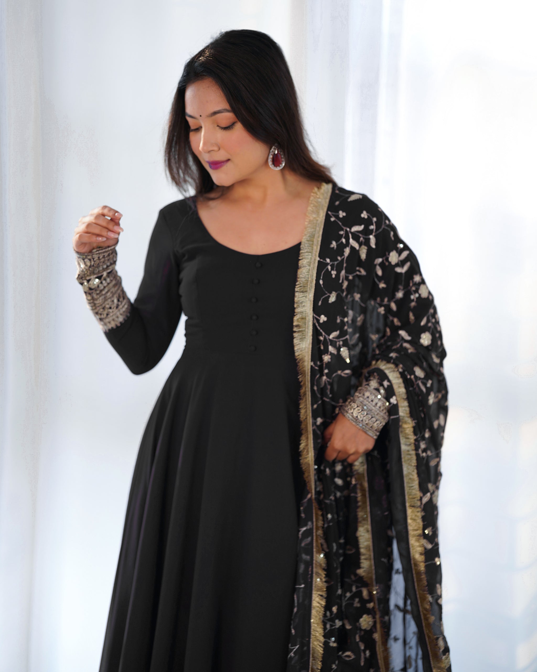 Presenting Black Georgette Gown Dupatta Full Set With Pent Ready To Wear