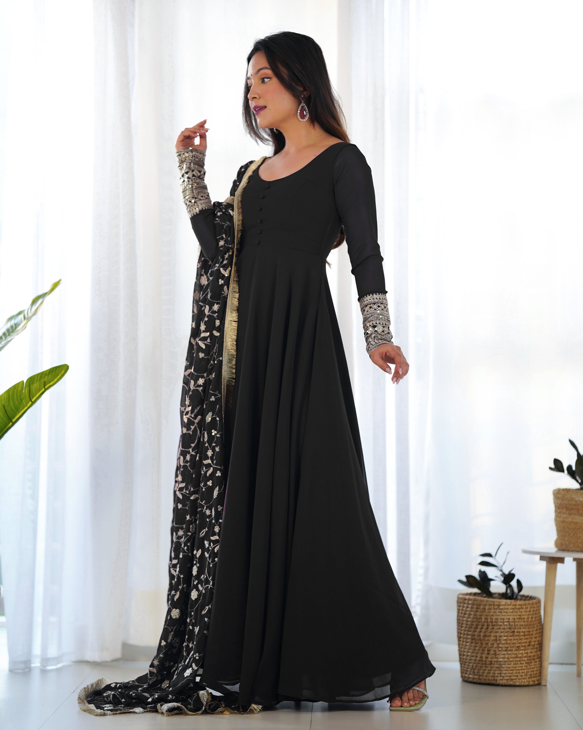 Presenting Black Georgette Gown Dupatta Full Set With Pent Ready To Wear