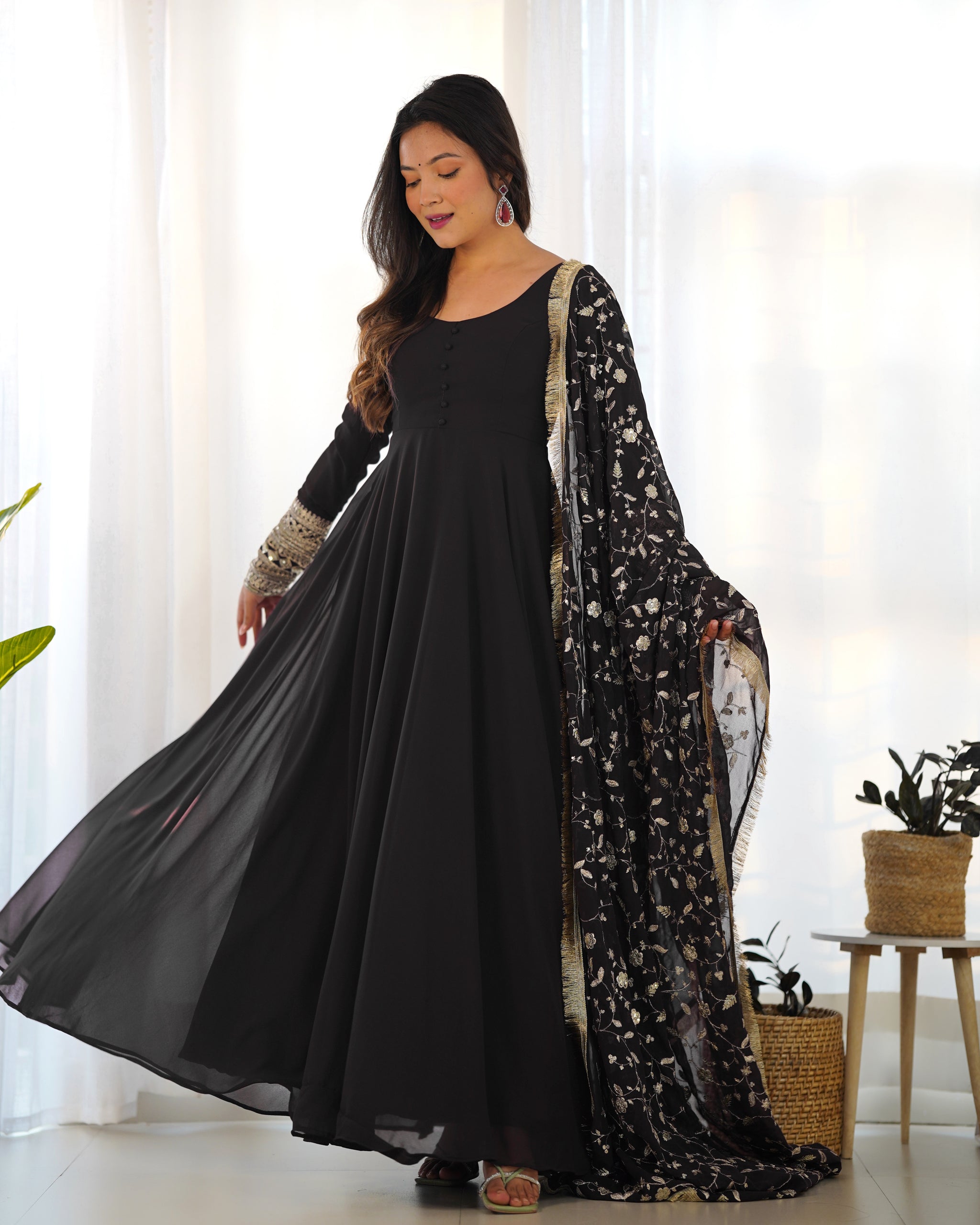 Presenting Black Georgette Gown Dupatta Full Set With Pent Ready To Wear