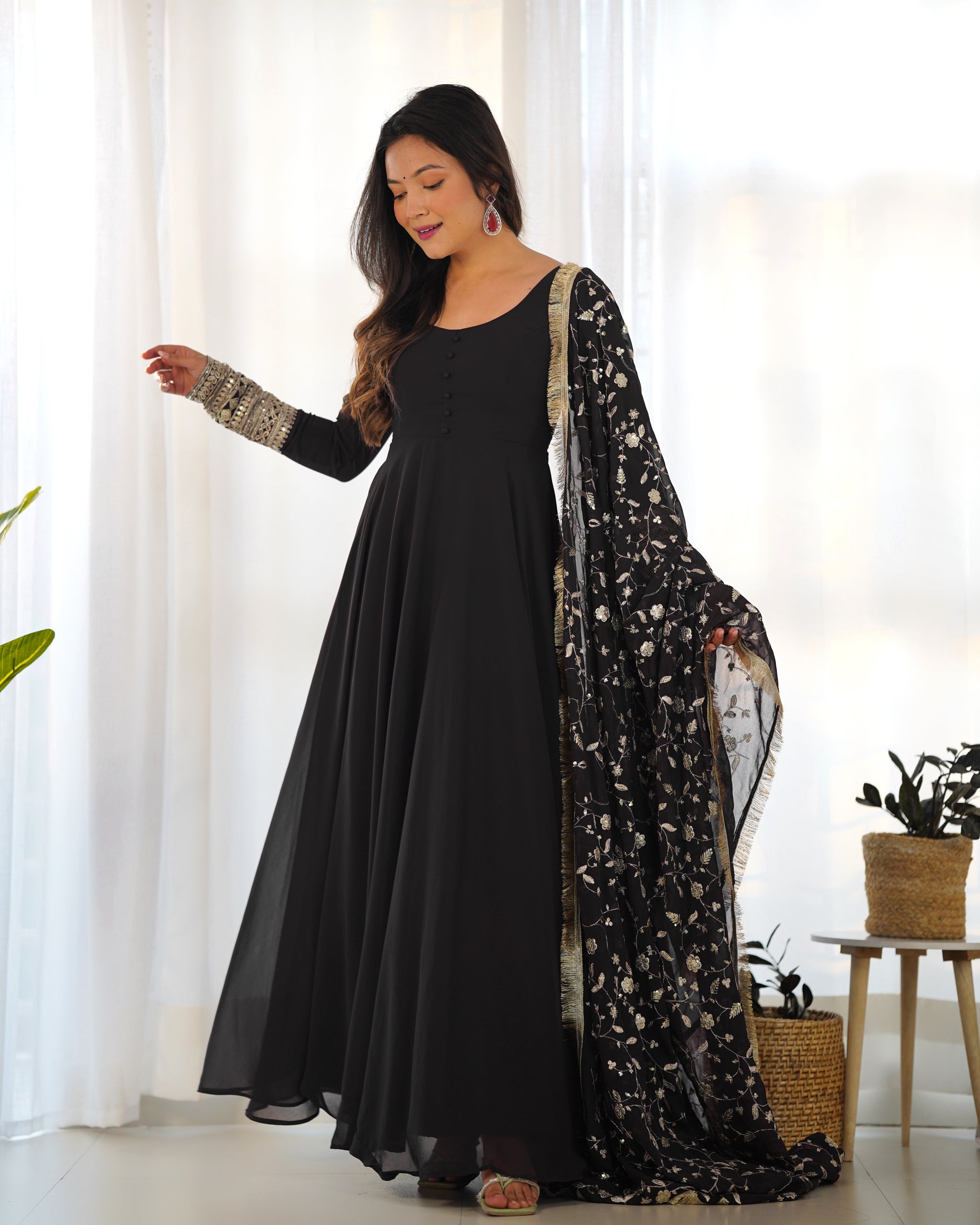 Presenting Black Georgette Gown Dupatta Full Set With Pent Ready To Wear