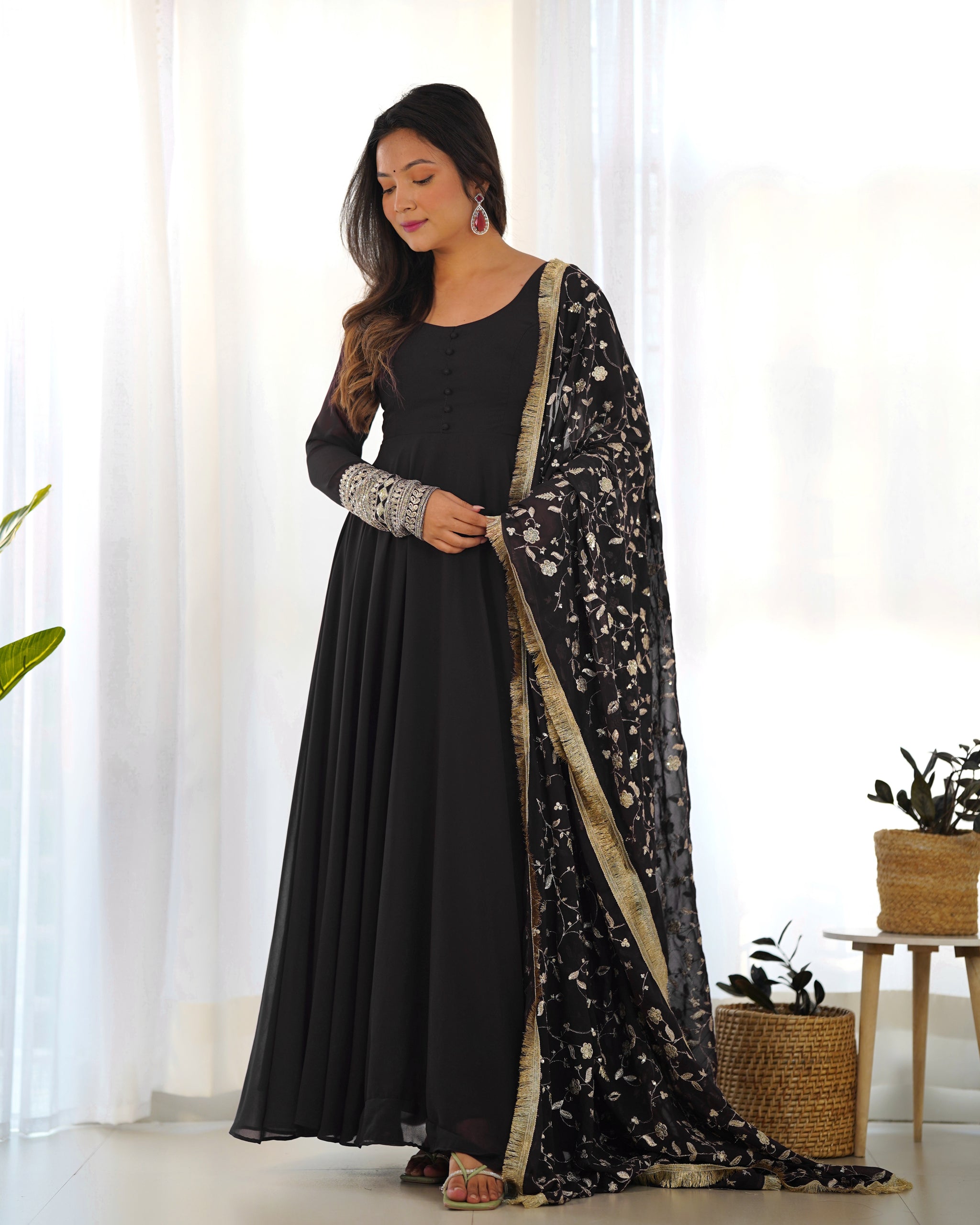 Presenting Black Georgette Gown Dupatta Full Set With Pent Ready To Wear