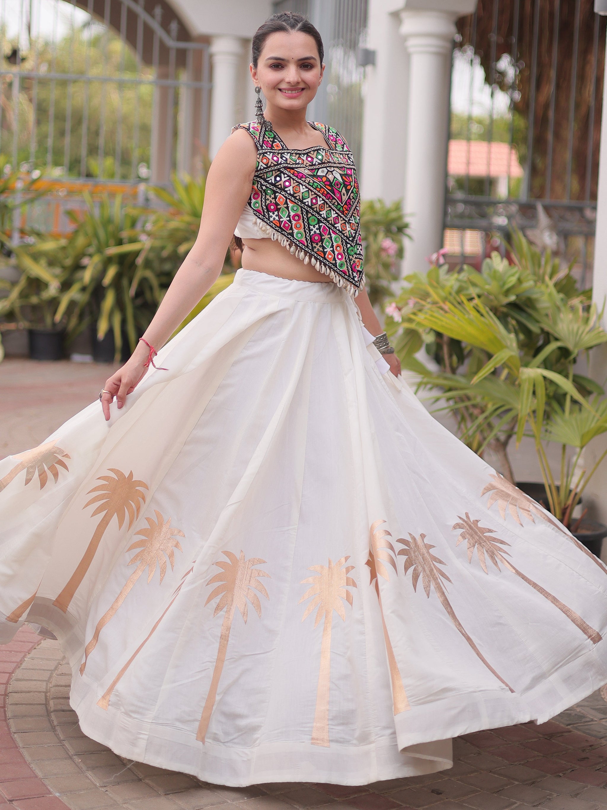 Dazzling White Silk Navratri Wear Lehenga With Gamthi Work Blouse