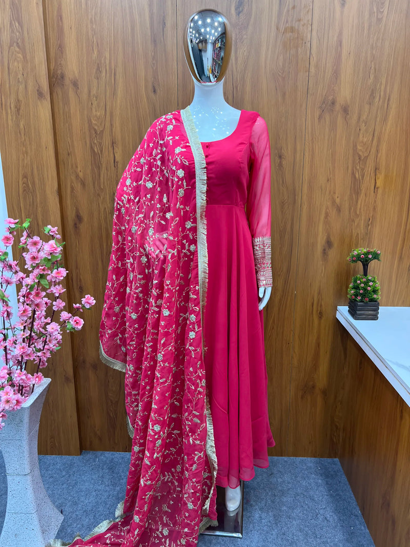 Simple dress with Heavy dupatta | Simple dresses, Stylish dresses for  girls, Designer dresses indian
