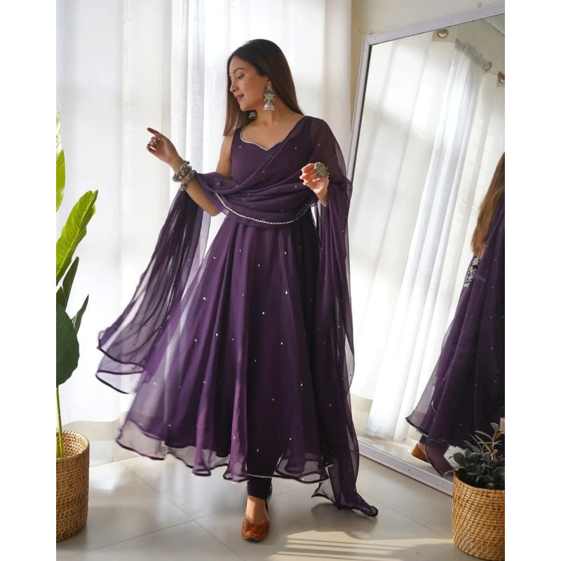 Pantone colour of the year 2023: Viva Magenta Wedding Day Inspiration –  Sabina Motasem