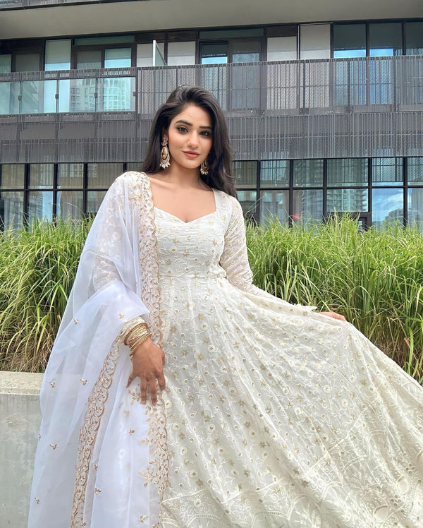 B4U Entertainment - Nushrratt Bharuccha looks stunning in a white  traditional dress. #HappyDiwali #Diwali2020 #Diwaliwishes #nushratbharucha  #bollywood | Facebook